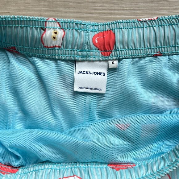Jack & Jones Beach Shorts - Size small - Picture 2 of 3
